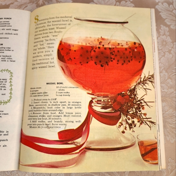 Vintage McCall's Book of Merry Eating Paperback Cookbook 1974 - Picture 6 of 11